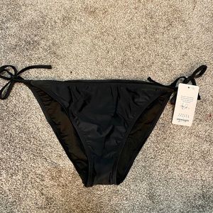 String bikini bittoms